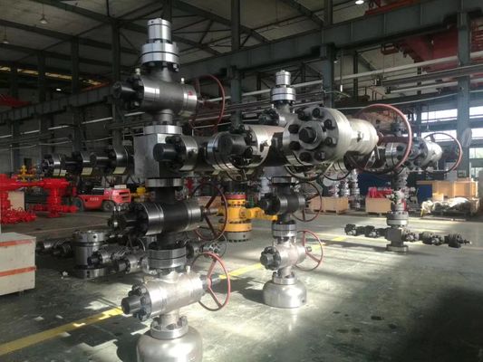 API 6A Oilfield Wellhead Choinka / Oil X-Mas Tree do wiercenia studni