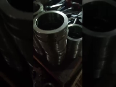 Jednoczęściowy wypolerowany obrozek z założoną śrubą 7